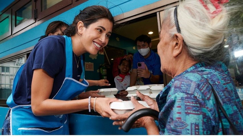 View full size Praya Lundberg returns to Bangkok Community Help Foundation to support Klong Toey residents