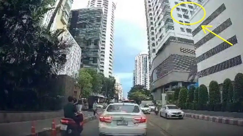 View full size Bangkok condo resident pays 65,500 baht after falling clothes rack causes crash